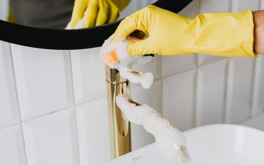 How to Spot Early Signs of Mould in Your Bathroom?